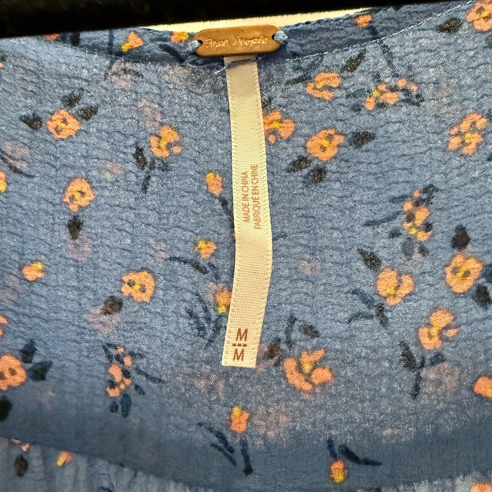 Free People Printed Lolita Top Baby Blue Blouse Smocked Ruffled Hem Womens M - Picture 4 of 4